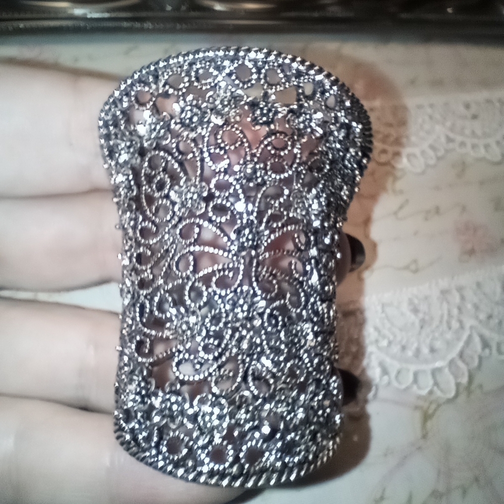 Vintage Filigree Scarf Ring - Picture 3 of 10